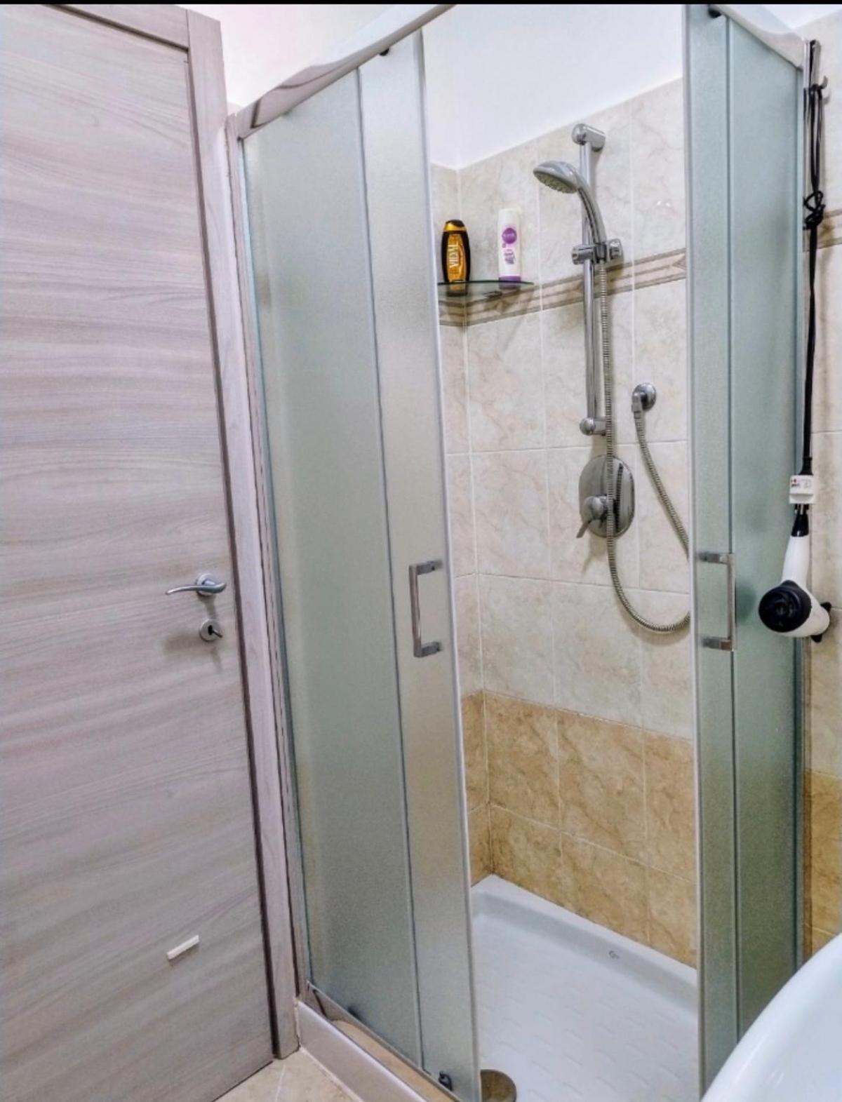 Camera Privata Nell'Appartamento In Zona Residenziale Con 2 Piscine Rapallo Exterior photo